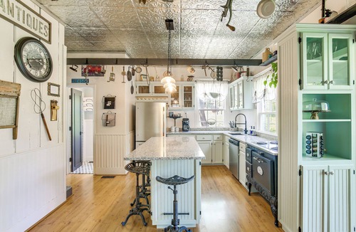 Augusta House | ‘Femme Osage Haus’ Getaway w/Hot Tub in Augusta!