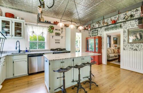 Augusta House | ‘Femme Osage Haus’ Getaway w/Hot Tub in Augusta!