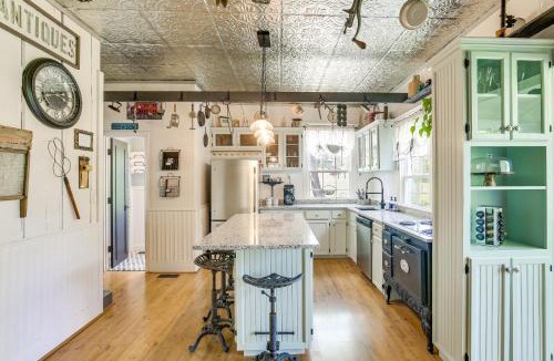 Augusta House | ‘Femme Osage Haus’ Getaway w/Hot Tub in Augusta!