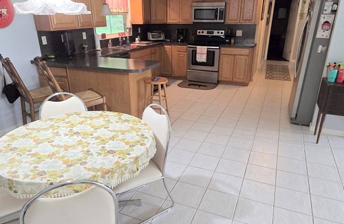 Homosassa House | Fenced backyard, pet friendly, 3/2 fits 7 people, can see Halls river from house