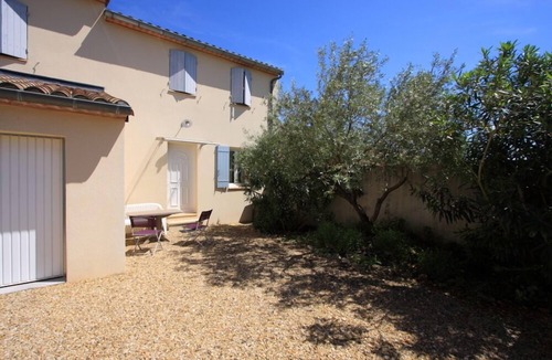 Saint-Quentin-la-Poterie Villa | Fenced villa, 4 people, garden, St-Quentin-la-Poterie 4km from historic Uzès,