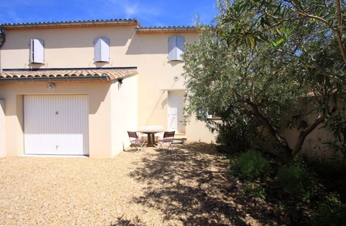 Saint-Quentin-la-Poterie Villa | Fenced villa, 4 people, garden, St-Quentin-la-Poterie 4km from historic Uzès,