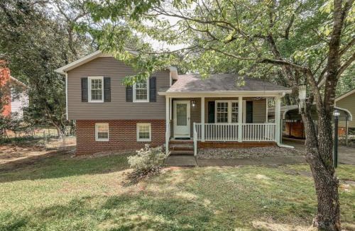 North Raleigh House | Fenced-In 3 BR Swingset, Carport, North Raleigh