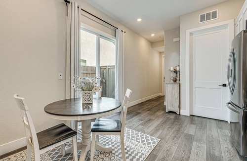 Roseville Apartment | Fenced-In Yard: Apt 7 Mi to Westfield Galleria