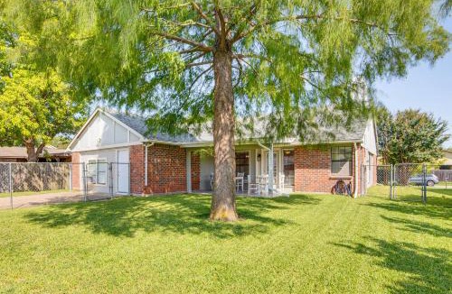 Garland House | Fenced-In Yard: Home < 1 Mi to Lake Ray Hubbard!
