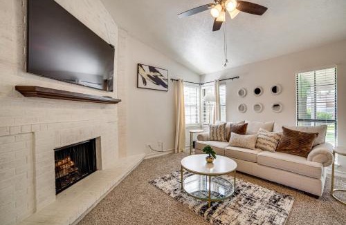 Garland House | Fenced-In Yard: Home < 1 Mi to Lake Ray Hubbard!