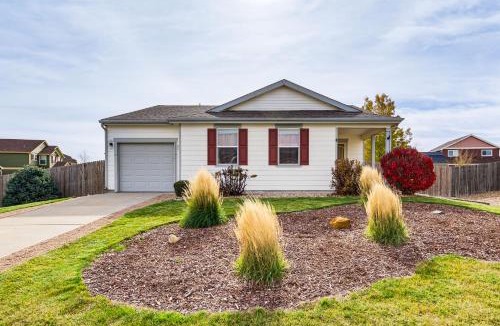 Lochbuie House | Fenced-In Yard with Deck Pet-Friendly Lochbuie Home