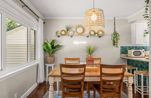 Portsmouth House | Fenced-in Yard | Work From Home | Pet-Friendly