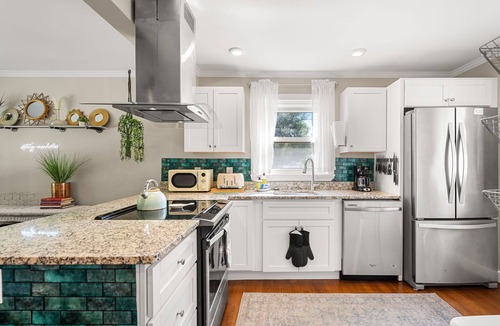 Portsmouth House | Fenced-in Yard | Work From Home | Pet-Friendly