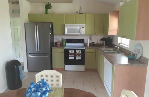 Sunshine House | Fenced Pet friendly Villa.