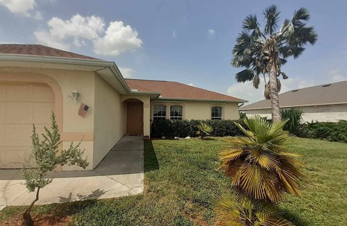 Sunshine House | Fenced Pet friendly Villa.