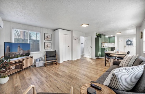 Berea House | Fenced.Private Bungalow-CLE & BW.Dog Friendly!