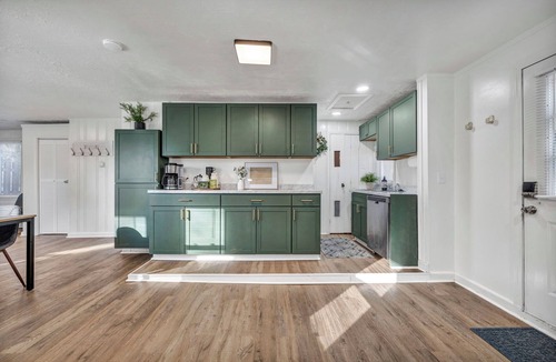 Berea House | Fenced.Private Bungalow-CLE & BW.Dog Friendly!