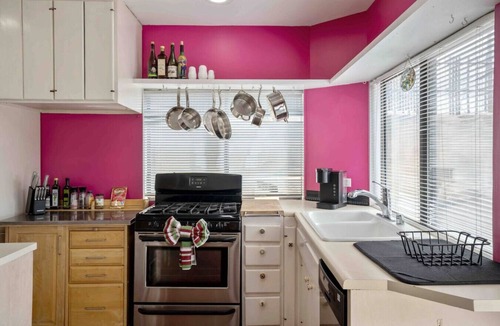 University Heights Villa | Fenced yard|Dogs accepted|Sleeps up to 4 - MONTHLY STAYS AVAILABLE!