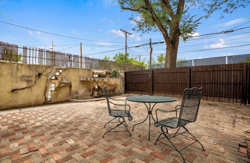 University Heights Villa | Fenced yard|Dogs accepted|Sleeps up to 4 - MONTHLY STAYS AVAILABLE!