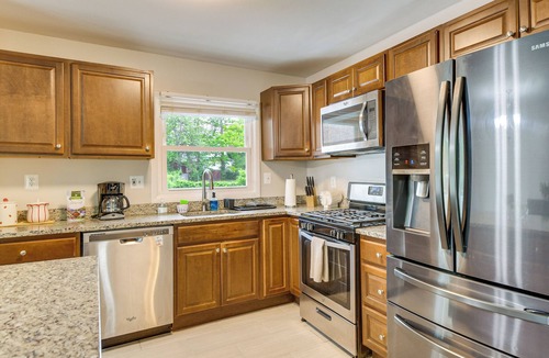 Seabrook House | Fenced Yard! Family Home, 14 Mi to DC Sites