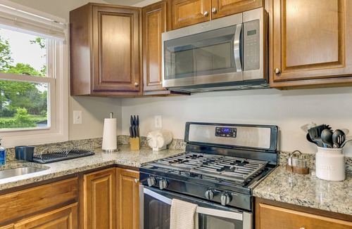 Seabrook House | Fenced Yard! Family Home, 14 Mi to DC Sites