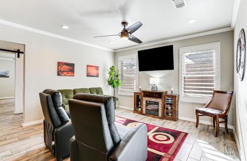 Amarillo House | Fenced Yard: Modern Barndominium in Amarillo!