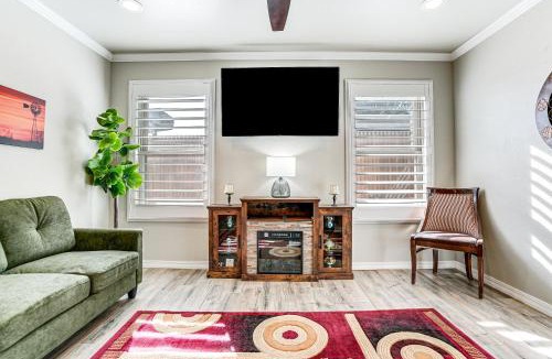 Amarillo House | Fenced Yard: Modern Barndominium in Amarillo!