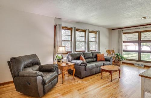 Shawnee House | Fenced Yard & Patio! Shawnee Getaway 2 Mi to Dtwn