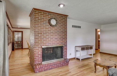 Shawnee House | Fenced Yard & Patio! Shawnee Getaway 2 Mi to Dtwn