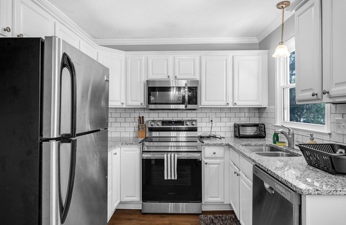 North Raleigh House | Fenced Yard * Walk to Greenway Trails * Covered Patio