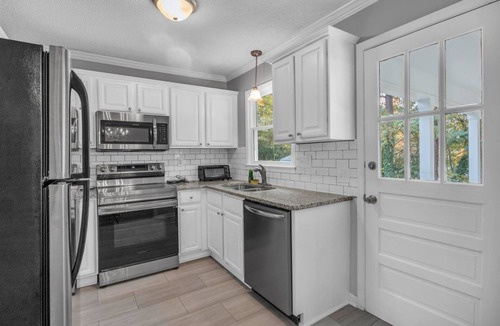 North Raleigh House | Fenced Yard * Walk to Greenway Trails * Covered Patio