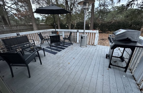 Windsor Forest House | Fenced Yard with Golf Course View Close To Everything!