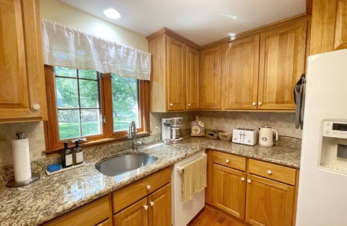 Yarmouth Port House | FencedYard/FirePit/LargeHouse/PetFriendly