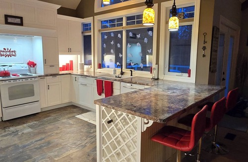Fenelon Falls Cottage | Fenelon Falls Lakeside Retreat - 2 minute drive to Town