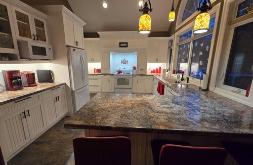 Fenelon Falls Cottage | Fenelon Falls Lakeside Retreat - 2 minute drive to Town