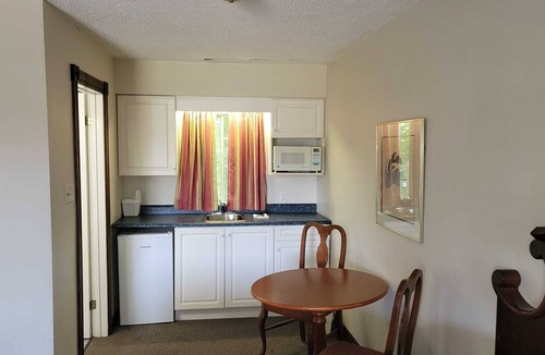 Fenelon Falls Hotel | Fenelon Inn