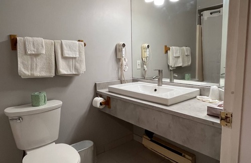 Fenelon Falls Hotel | Fenelon Inn