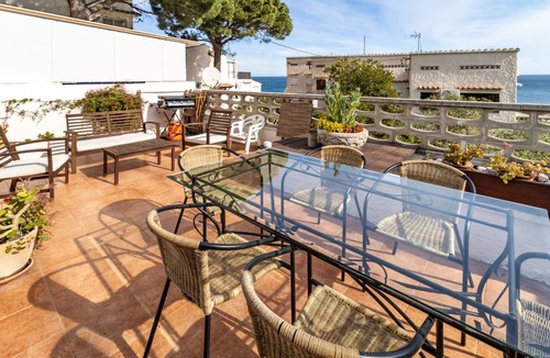 Llanca Apartment | Fener de Baix 78.1- Lovely apartment with terrace