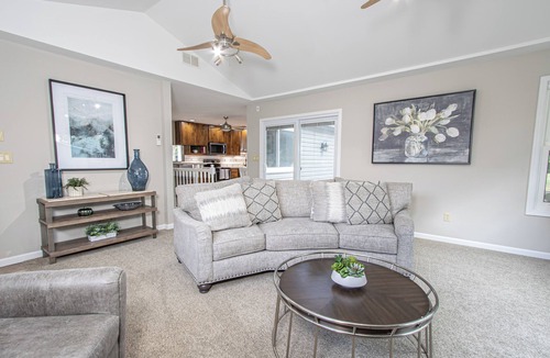 Fenton House | Fenton STL 4BR/3BA Sleeps 8 Lindbergh Schools
