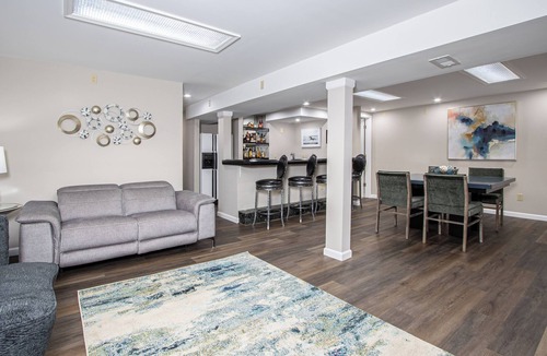 Fenton House | Fenton STL 4BR/3BA Sleeps 8 Lindbergh Schools