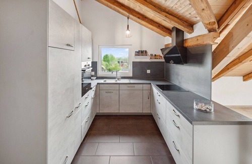 Grabs Apartment | FENUS Mountain View Vacation | Parking | Kitchen