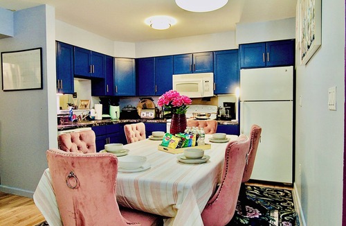 Cambridgeport Apartment | Fenway BU & Harvard & MIT Steps Away