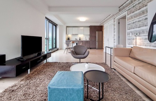 West Fens Apartment | Fenway-Kenmore One Bed with Luxury Amenities