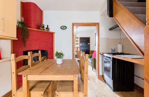 Warwick House | Fergies Canal Side Cottage