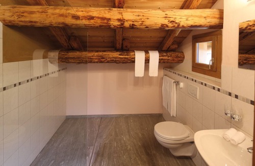 Surcasti Ski Chalet | FerienChalet 'Casa da Luzi'