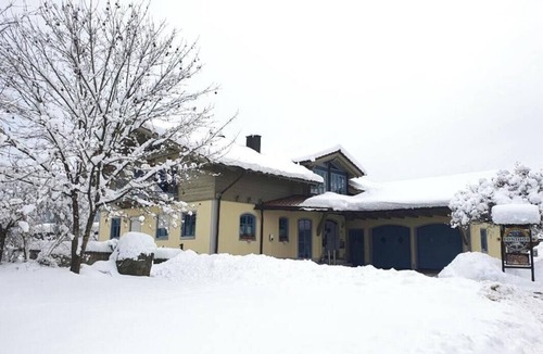 Langdorf Apartment | Feriendomizil mit Balkon im Bay. Wald. Saunabereich im Haus.