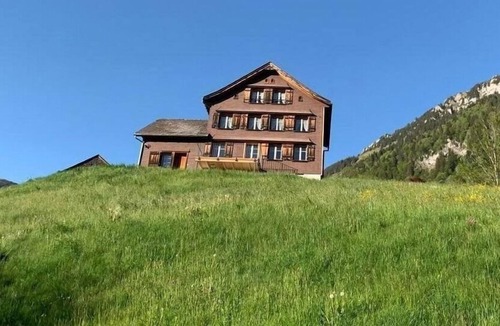 Mitloedi House | Ferienhaus für 10 Gäste mit 165m² in Stein / SG