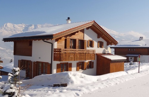 Grusch Ski Chalet | Ferienhaus für 8 Personen in den Bergen, Sauna