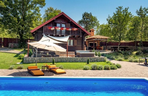 Klana Villa | Ferienhaus Lisac by Villas Guide