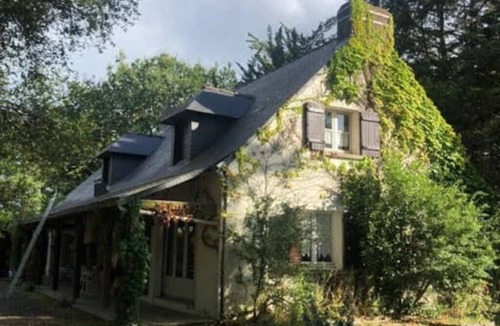 Saint-Lyphard House | Ferienoase mit Großem Garten und Pool