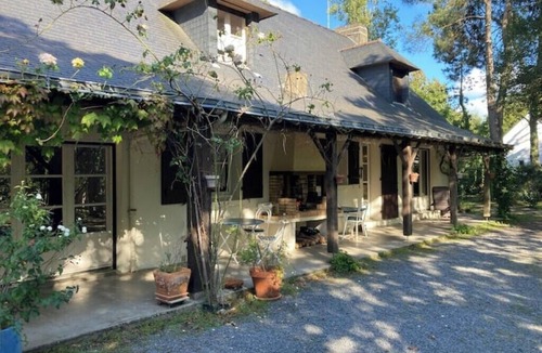 Saint-Lyphard House | Ferienoase mit Großem Garten und Pool