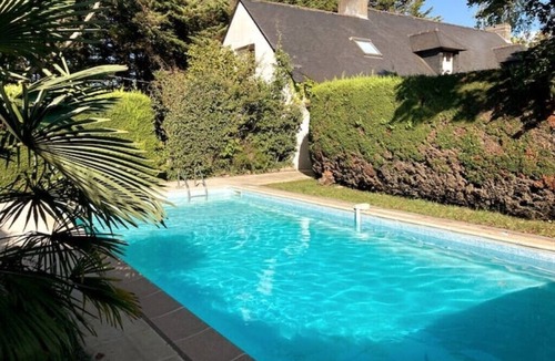 Saint-Lyphard House | Ferienoase mit Großem Garten und Pool