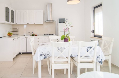 Skatari House | Ferienvilla mit Pool in Pula by Interhome
