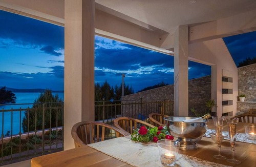 Bobovisca House | Ferienvilla "Sunset Bliss Retreat" by Interhome